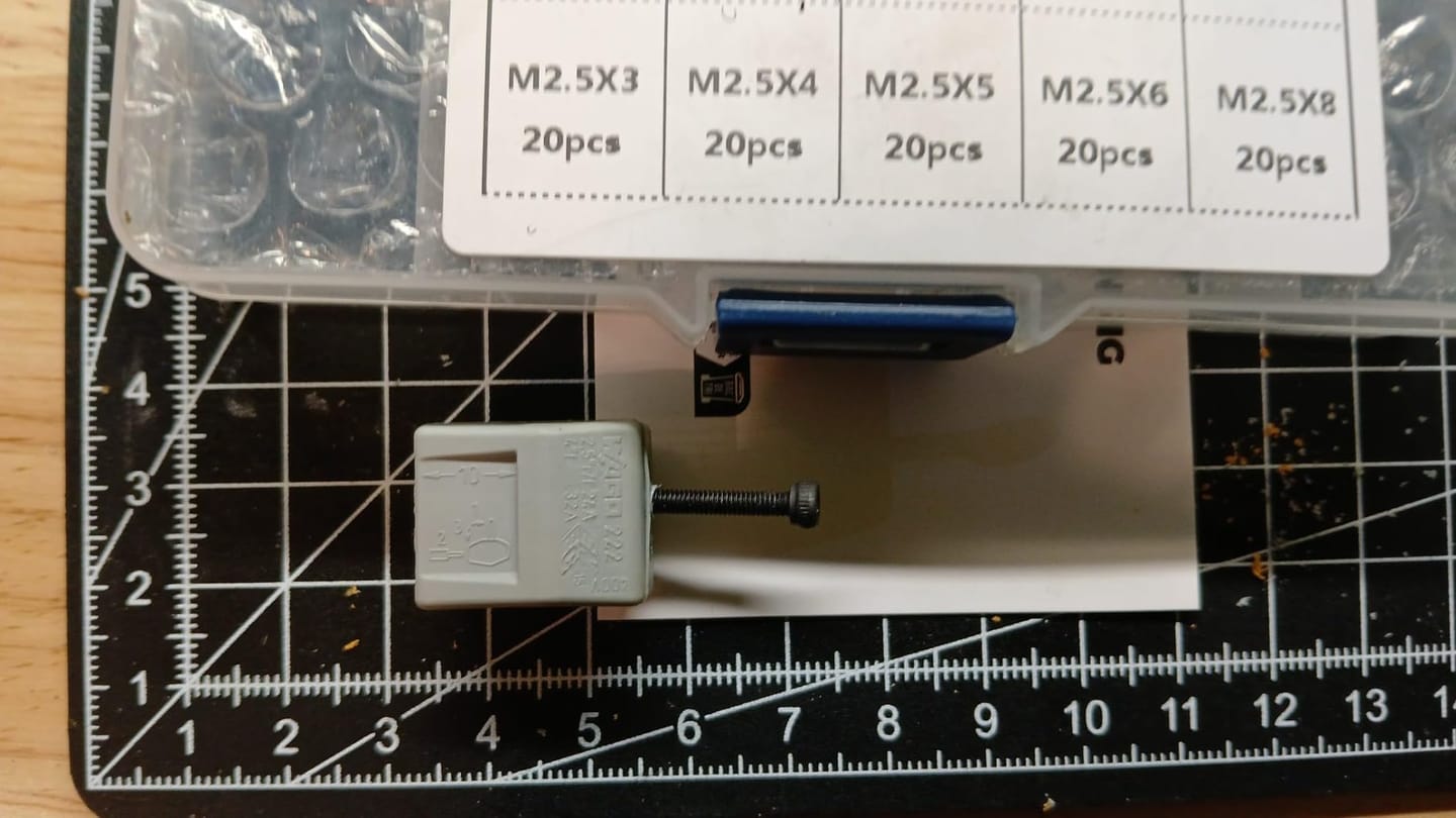 Customer photo review of Gewindebohrer kurz Feingewinde Durchgang Einschnittgewindebohrer rechts