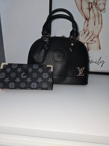 Customer photo review of Alma Umhängetasche