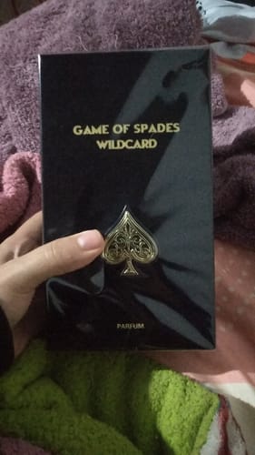 Reseña con foto de un cliente sobre Perfume Unisex GAME OF SPADES WILDCARD PARFUM