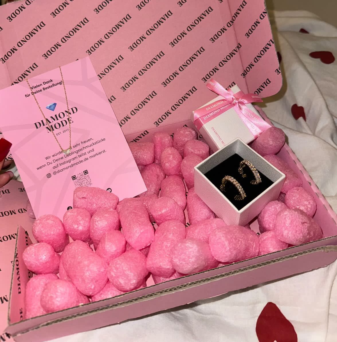 Customer photo review of Heart Deluxe Creolen | 18K vergoldet