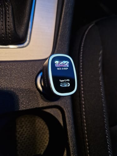 Customer photo review of GADGETME 12V Ladegerät mit USB QC3.0 und USB C  PD Quick Charge 3.0 mit Max.36 Watt