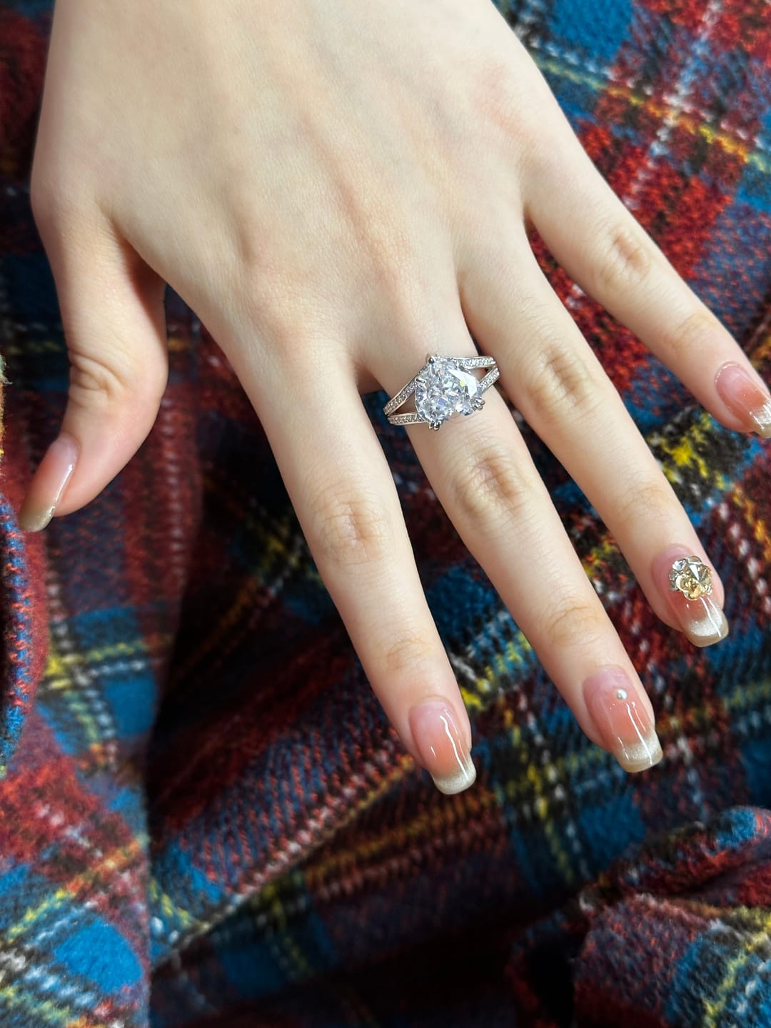 Customer photo review of Louily Exquisite 5.0 Carat Heart Cut Engagement Ring In Sterling Silver