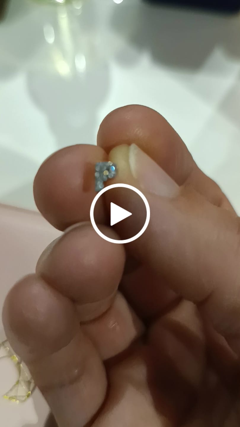 Customer video review of Pendiente Letritas White