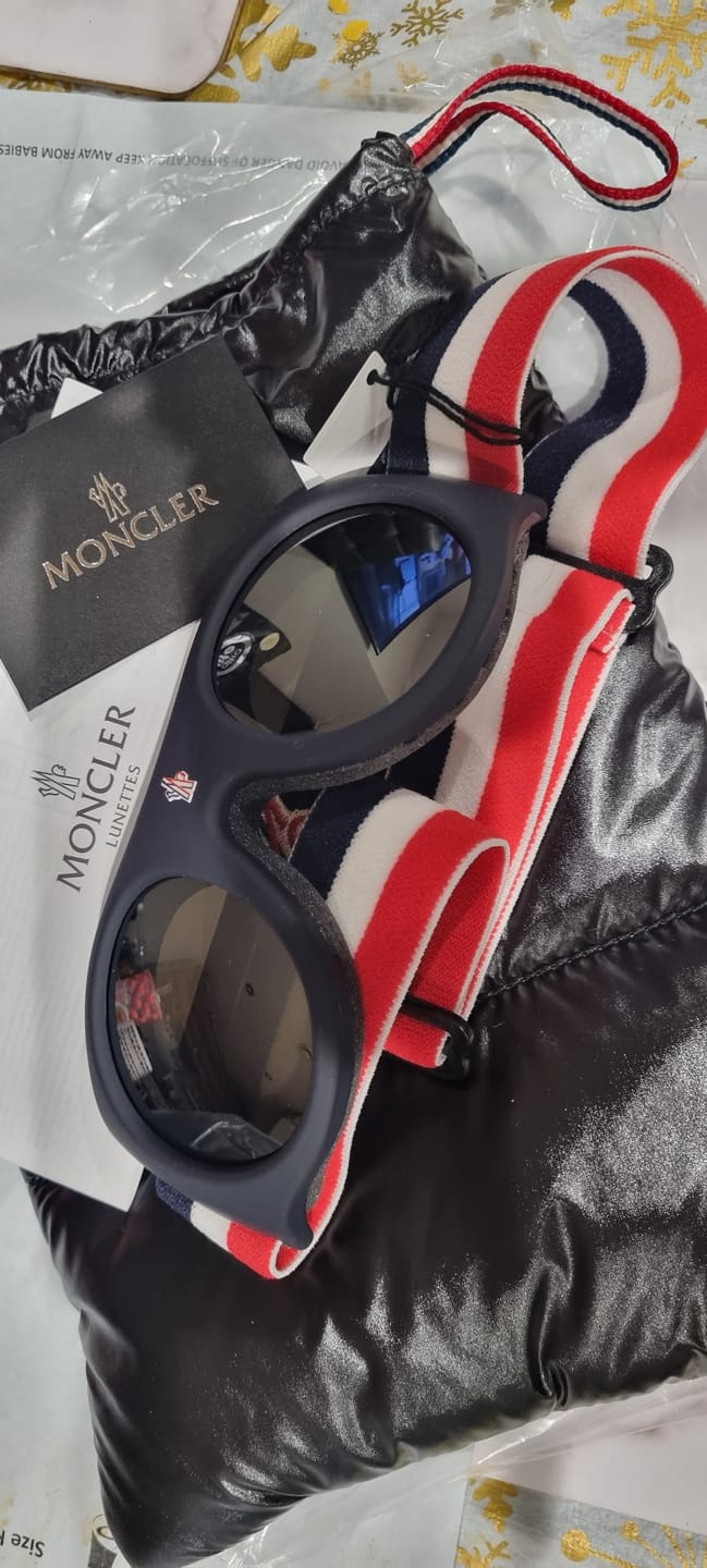 Customer photo review of Moncler Ski Goggle ML0051 92C 55mm Unisex Goggles Blue/Smoke Oval