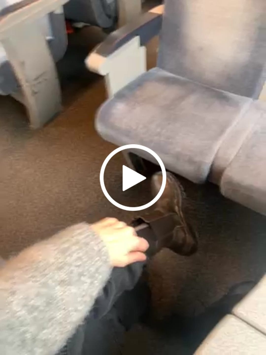 Customer video review of VitalFlow™️ farbenfrohe Kompressionssocken