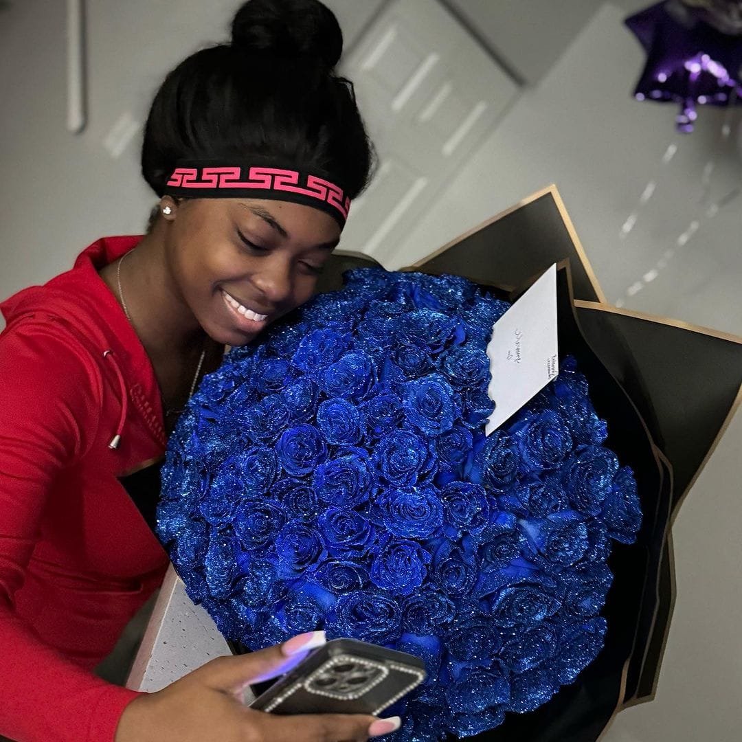 Customer photo review of Glitter Rose Bouquet Gift for Girlfriend & Boyfriend | Couple Anniversary Gift