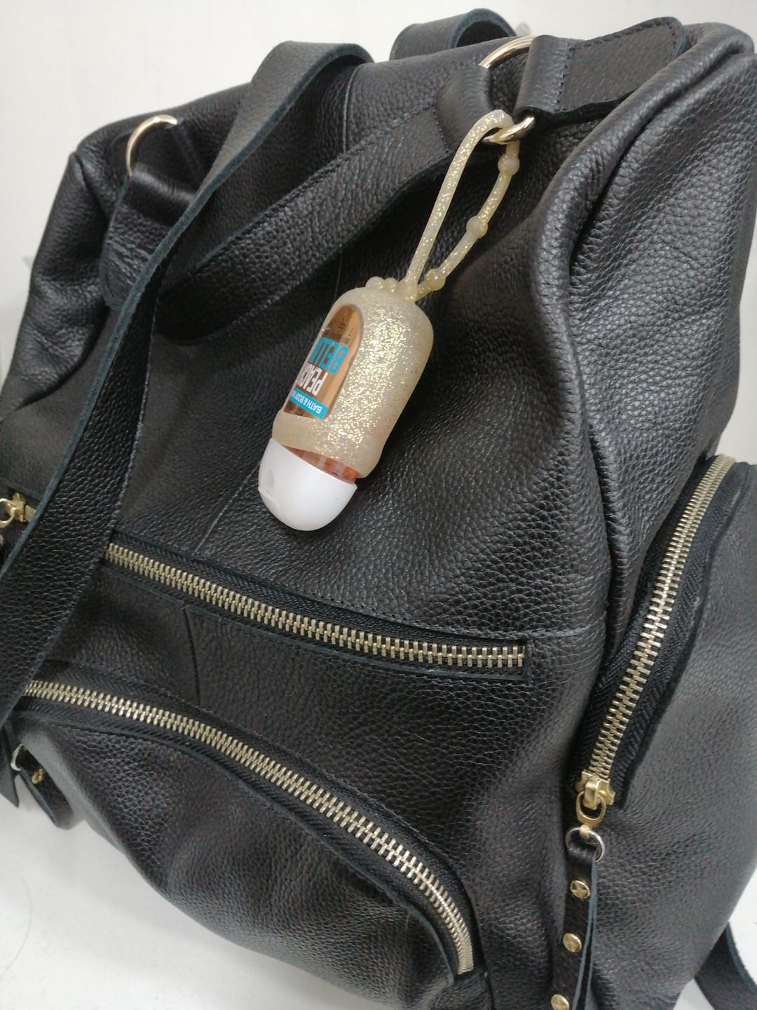 Customer photo review of Mochila de cuero modelo MARIE Negro