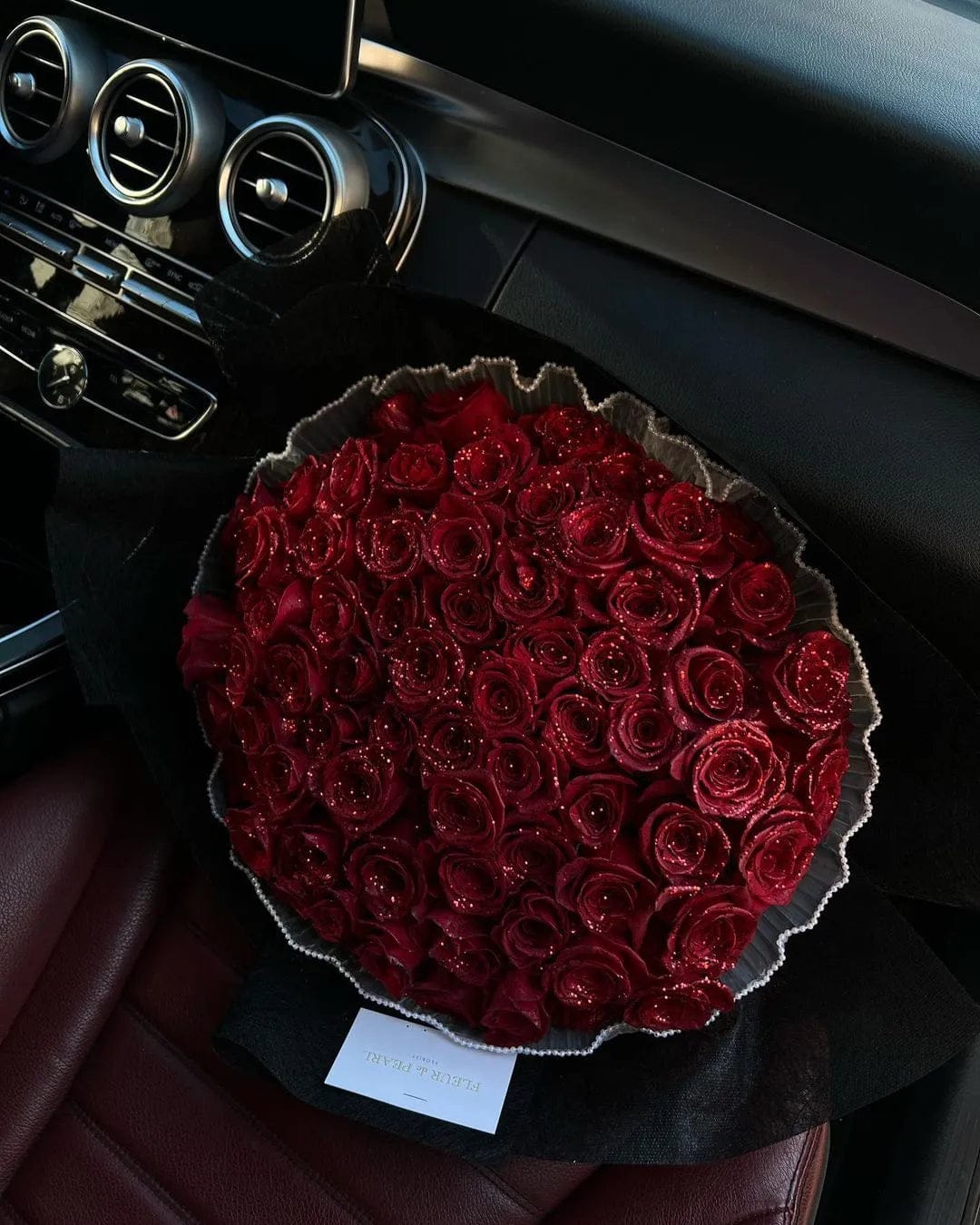 Customer photo review of Glitter Rose Bouquet Gift for Girlfriend & Boyfriend | Couple Anniversary Gift