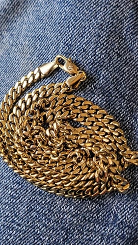 Reseña con foto de un cliente sobre Cadena Miami Cuban Oro 5mm
