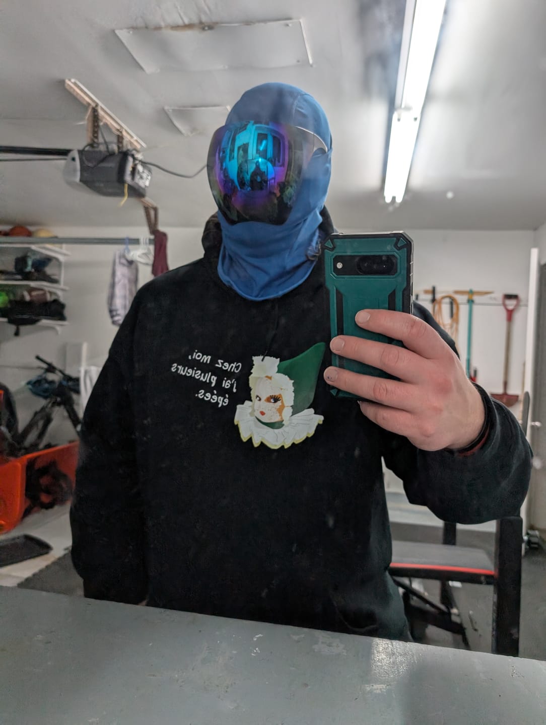 Customer photo review of Hoodie - Mario "Chez moi j'ai plusieurs épées"