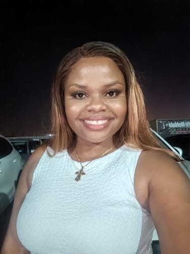 Customer photo review of Brazilian 13x4 Lace Frontal Wig Straight  clr 430 18 inch