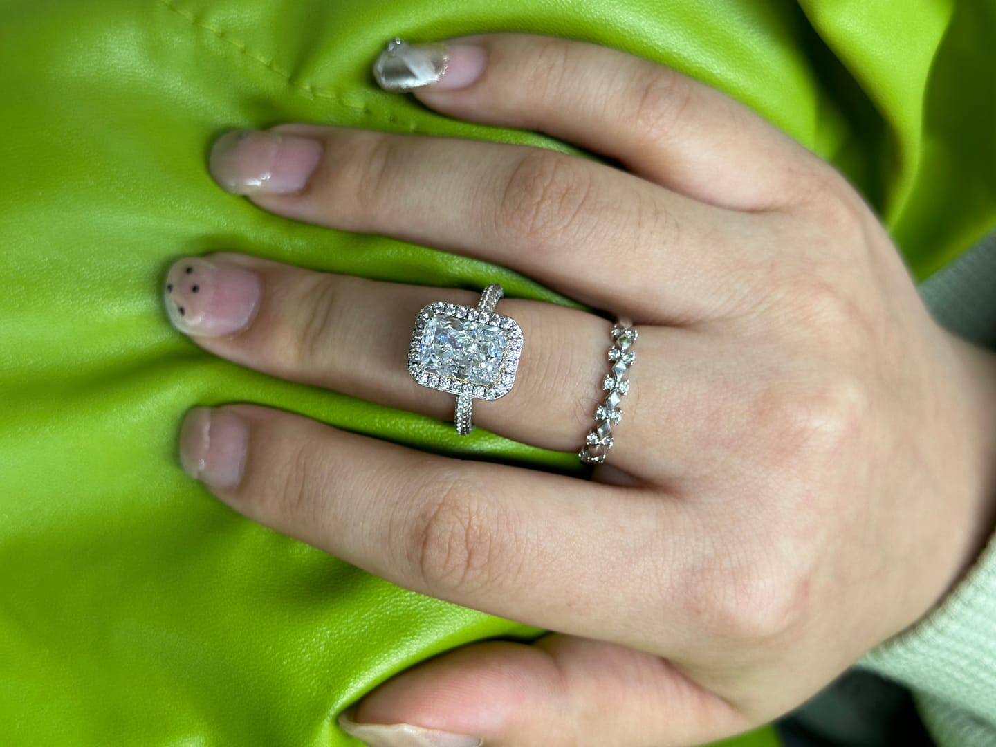 Customer photo review of S925 Noble Halo 3.5Ct Radiant Cut Engagement Ring Vintage Ring For Everyday Wear