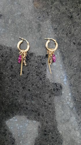 Customer photo review of עגילי סמוקי קוורץ ורובי | B-DAY Edition