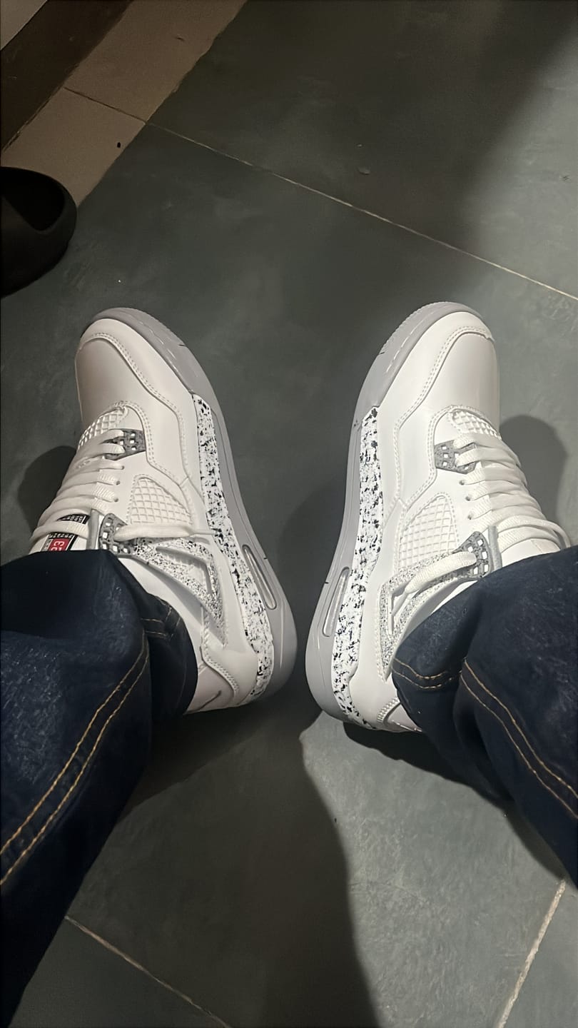 Customer photo review of Tenis Retro 4 Blanco Gris Jaspeado