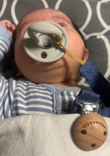 Customer photo review of Pack 2 Chupeteros + 2 Chupetes CLÁSICO y DIAMOND + 1 Guardachupete Nenina & Co