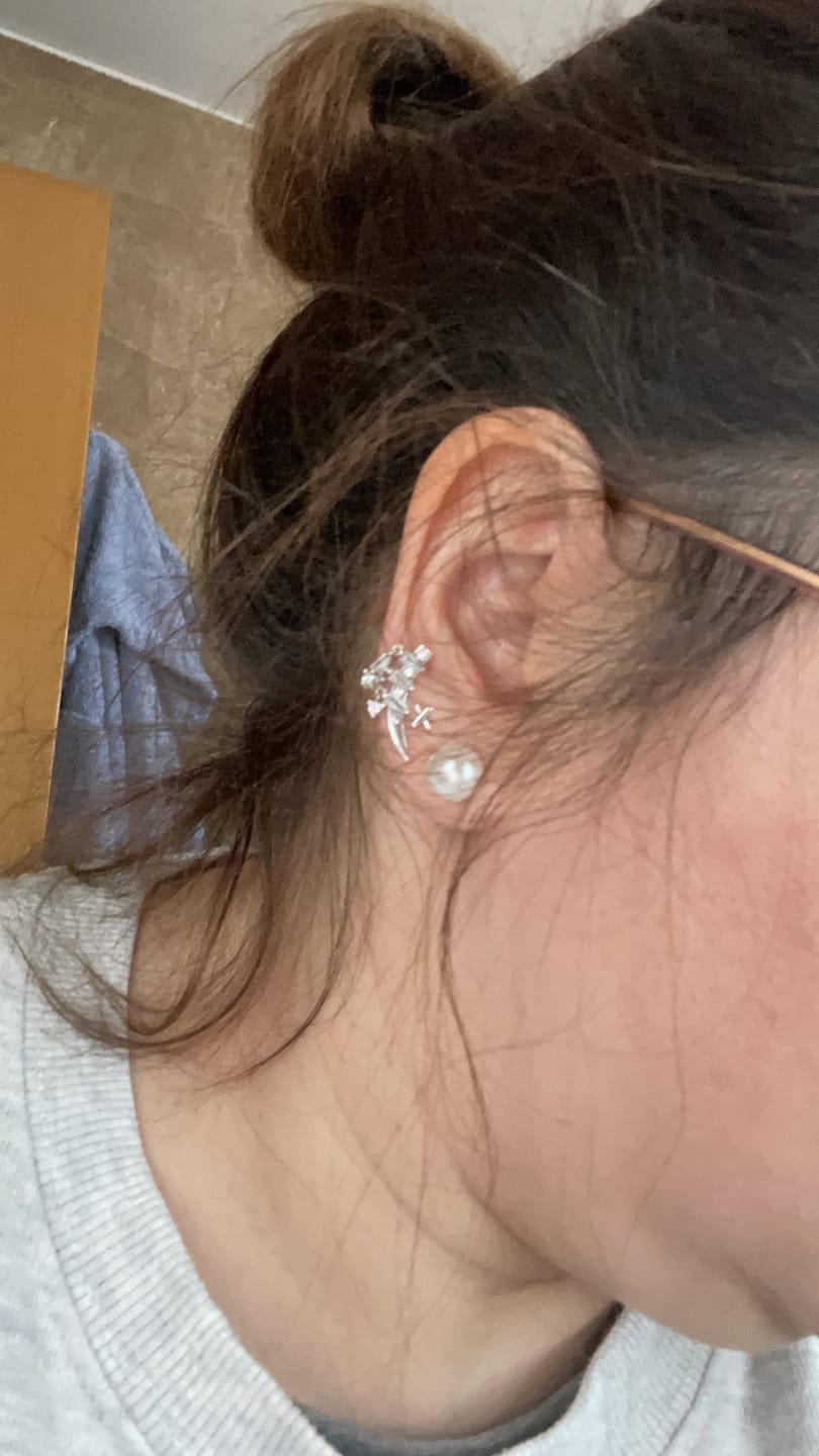 Customer photo review of Pendientes Pequeña Circonita
