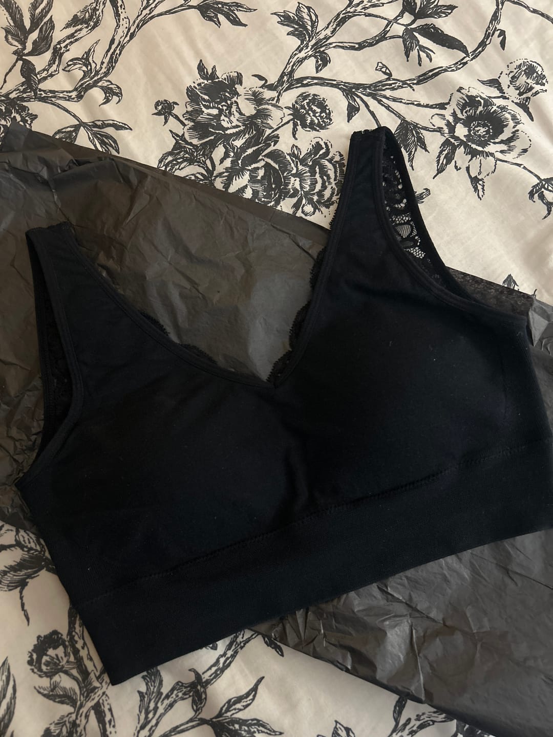 Customer photo review of SOFT V LACE BRALETTE