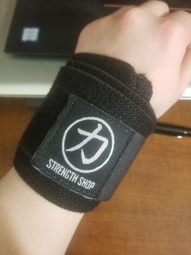 Customer photo review of Heavy Black Wrist Wraps - IPF Approved – 60cm/90cm