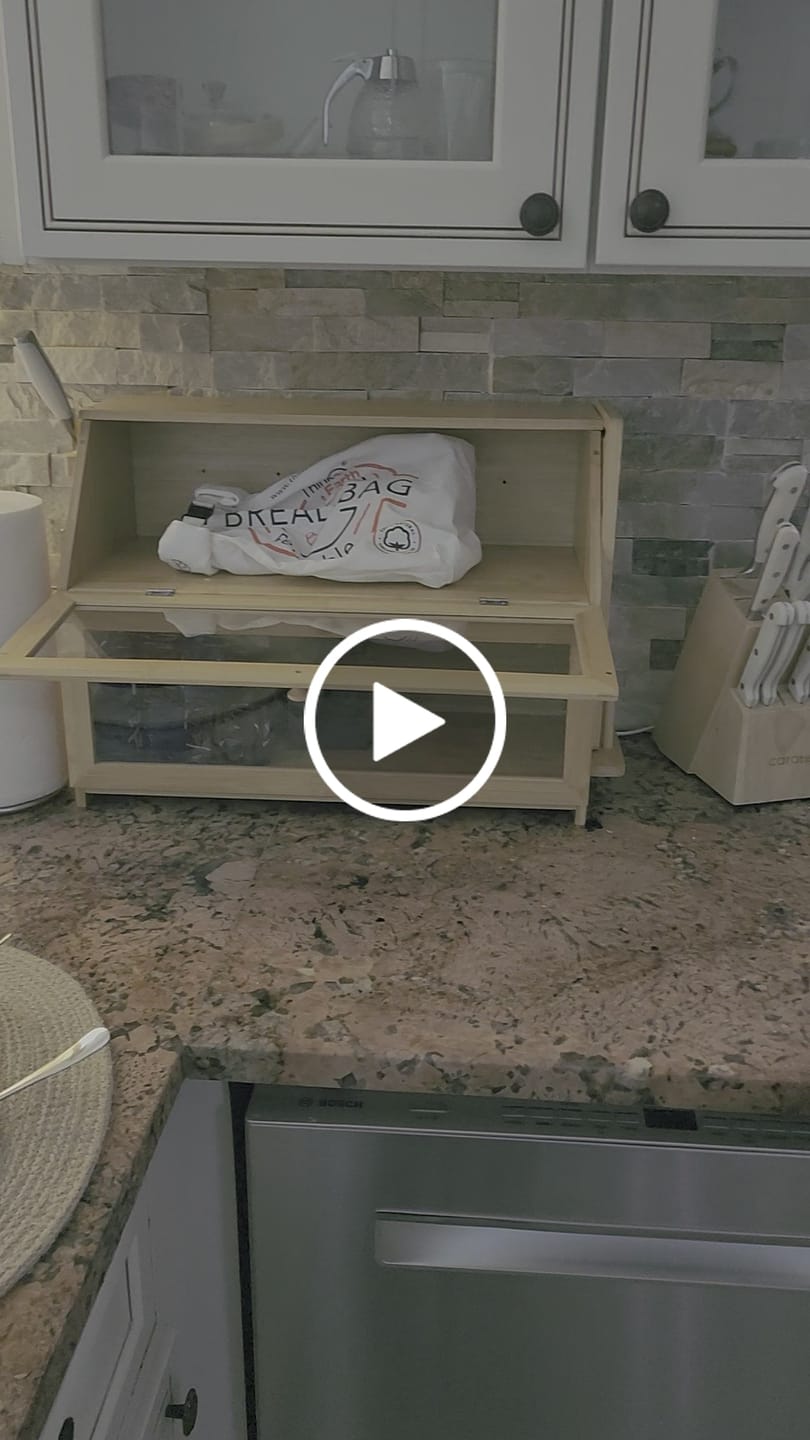Customer video review of Large Capacity Bread Storage Bin with Cutting Board