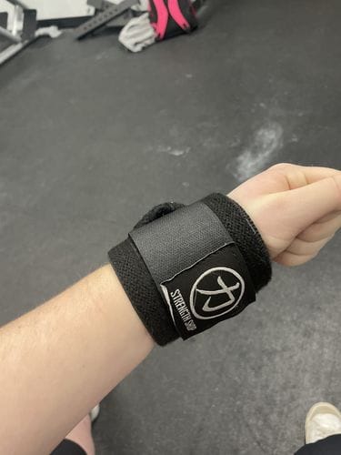 Customer photo review of Heavy Black Wrist Wraps - IPF Approved – 60cm/90cm