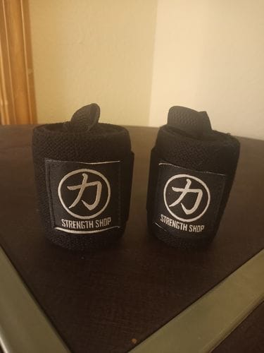 Customer photo review of Heavy Black Wrist Wraps - IPF Approved – 60cm/90cm