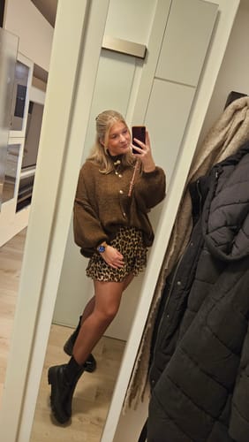 Customer photo review of Danielle Strickjacke - Dunkelbraun