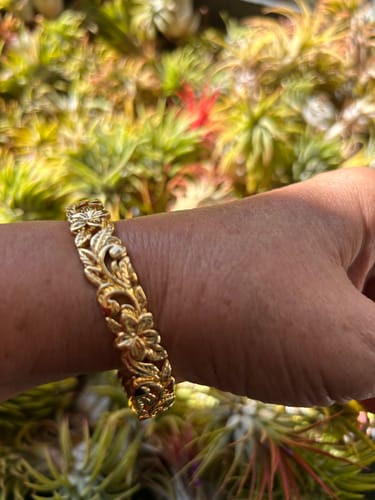 Customer photo review of Alaka'i Heirloom Cutout Bangle (Hulali Version)