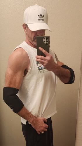 Customer photo review of Strength Shop 7mm Inferno Neoprene Elbow Sleeves - Black (Pair)
