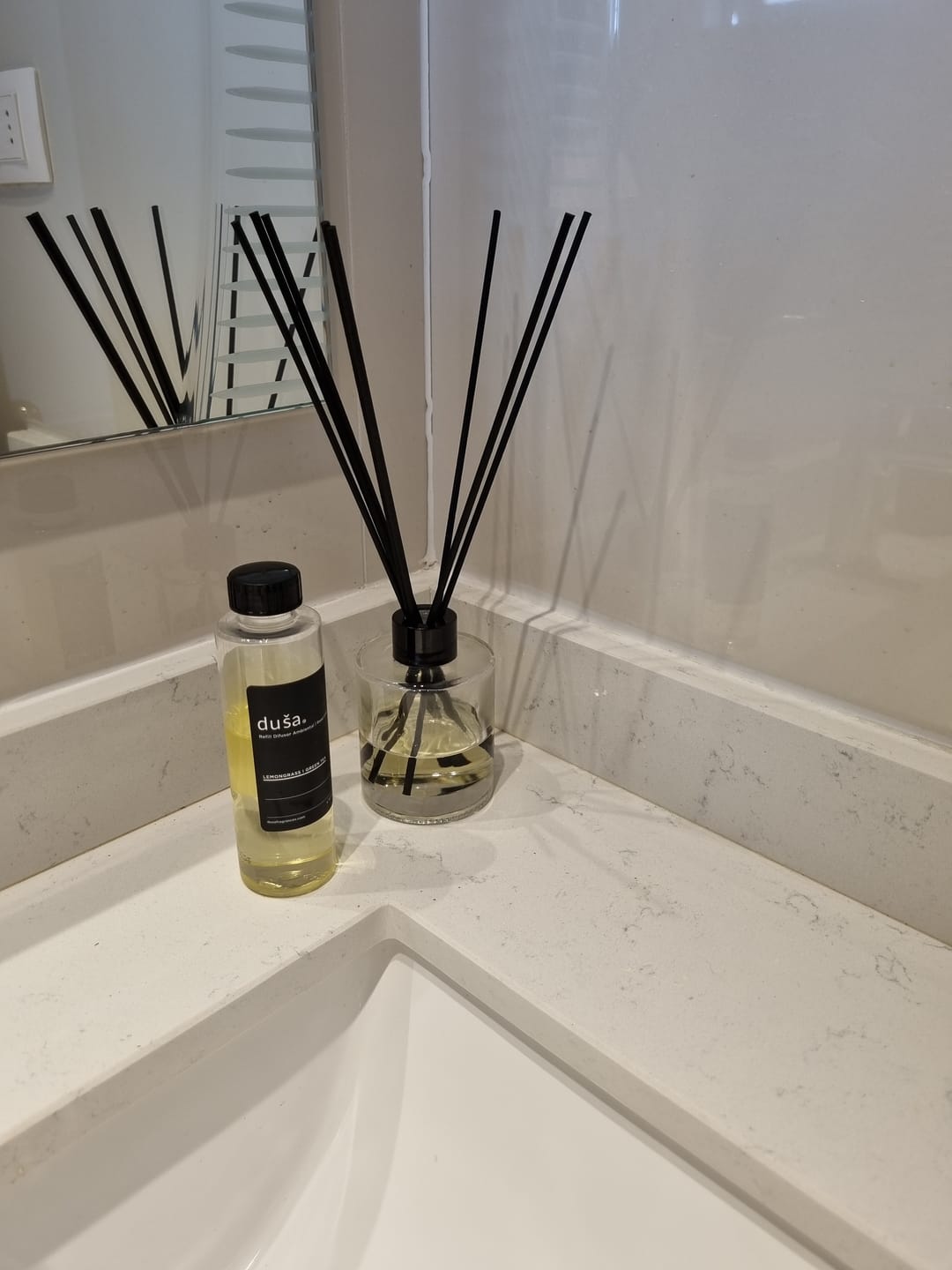Customer photo review of Lemongrass I Green Tea - Recarga Difusor de Varillas | Difusor Ambiental Para el Hogar y la Oficina | Difusor de Aromas y Ambientadores - 150 ml