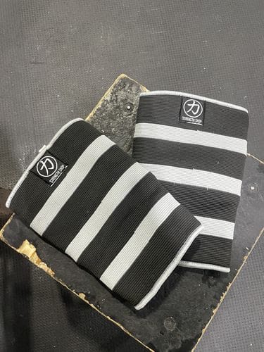 Customer photo review of Triple Ply Knee Sleeves