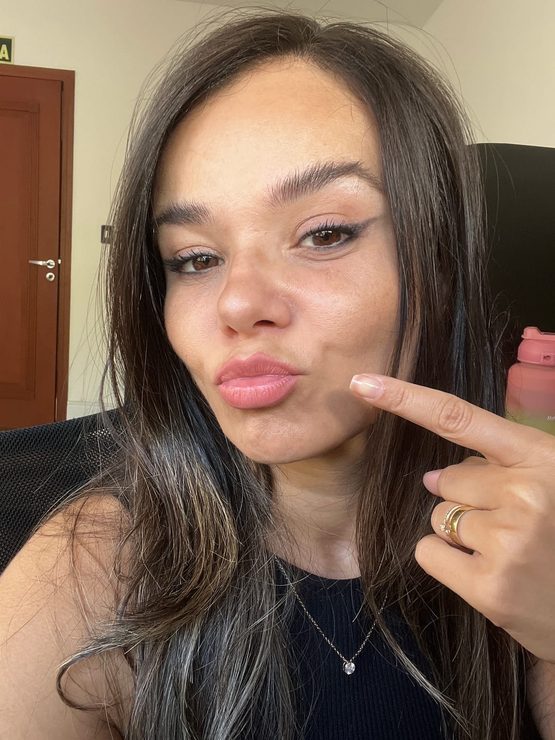 Customer photo review of KIT ICONIC LIPS | 200 NATURAL ROSE