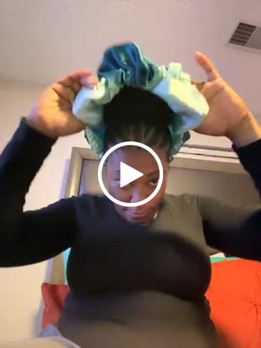 Customer video review of Reversible Double layered pouf protector satin bonnet