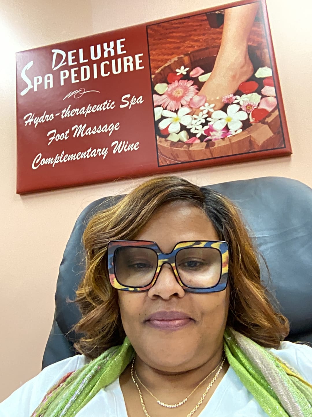 Customer photo review of Outre Melted Hairline Glueless Synthetic Hair HD Lace Front Wig - SORANA