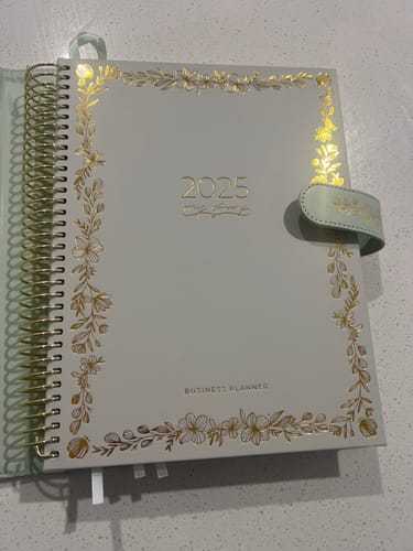 Customer photo review of 2025 Business Planner + Luxe Pen - Vintage Sage
