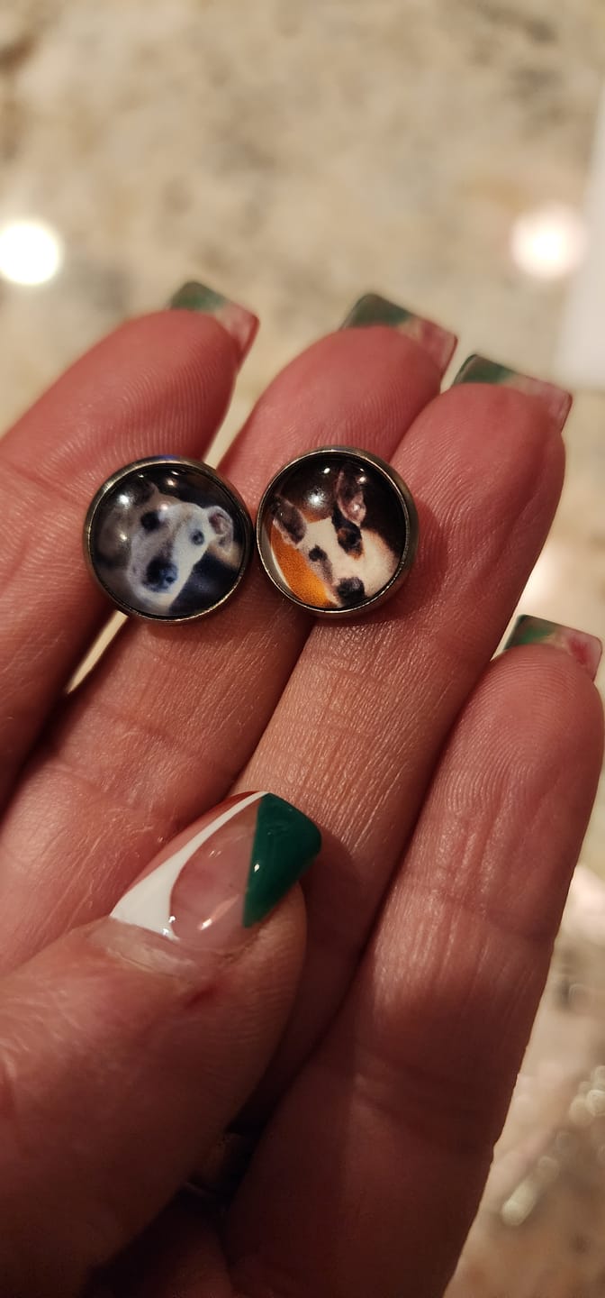 Customer photo review of Live Customization Glass Pet Stud Earrings