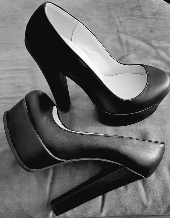 Customer photo review of Faux Leather Platform Pumps Round Toe — Black | KIMLUD