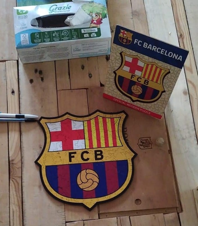 Customer photo review of Logo FC Barcelona® - Puzzle en Bois