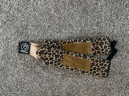 Customer photo review of Medium Wrist Wraps, Leopard print - IPF Approved, 30cm/60cm