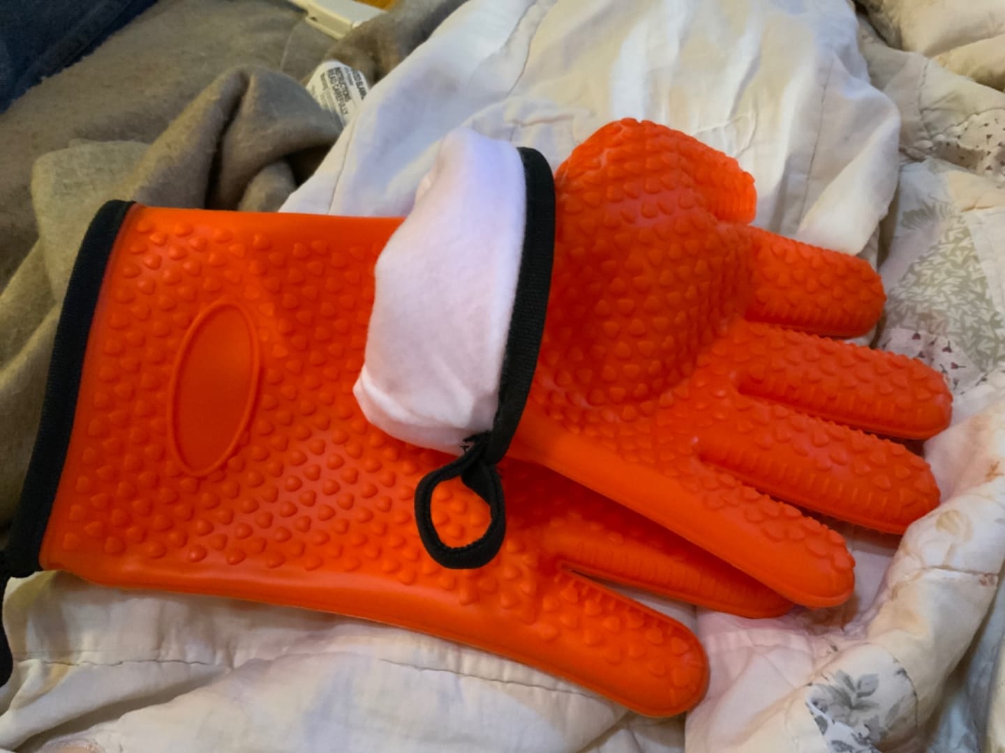 Customer photo review of Smoker Oven Gloves
