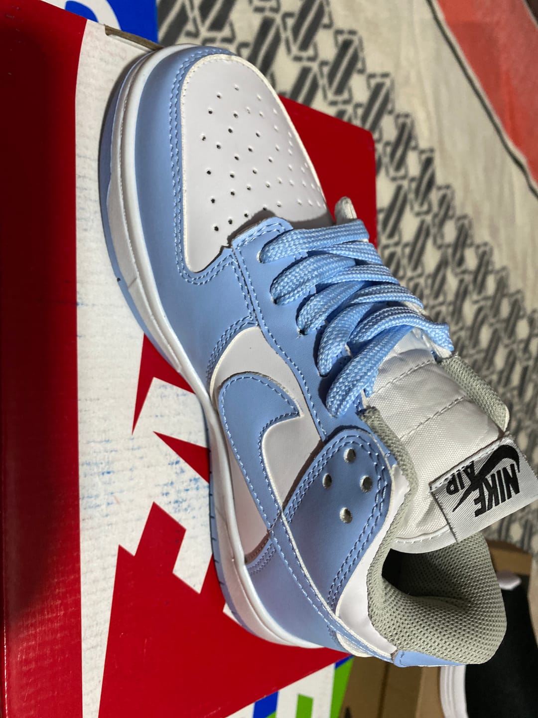 Customer photo review of Tenis Dunk Low Blanco Cielo
