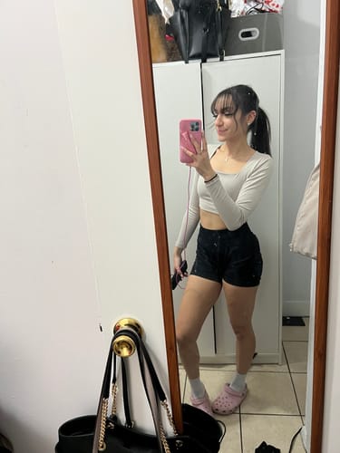 Customer photo review of Essential LS Crop Top