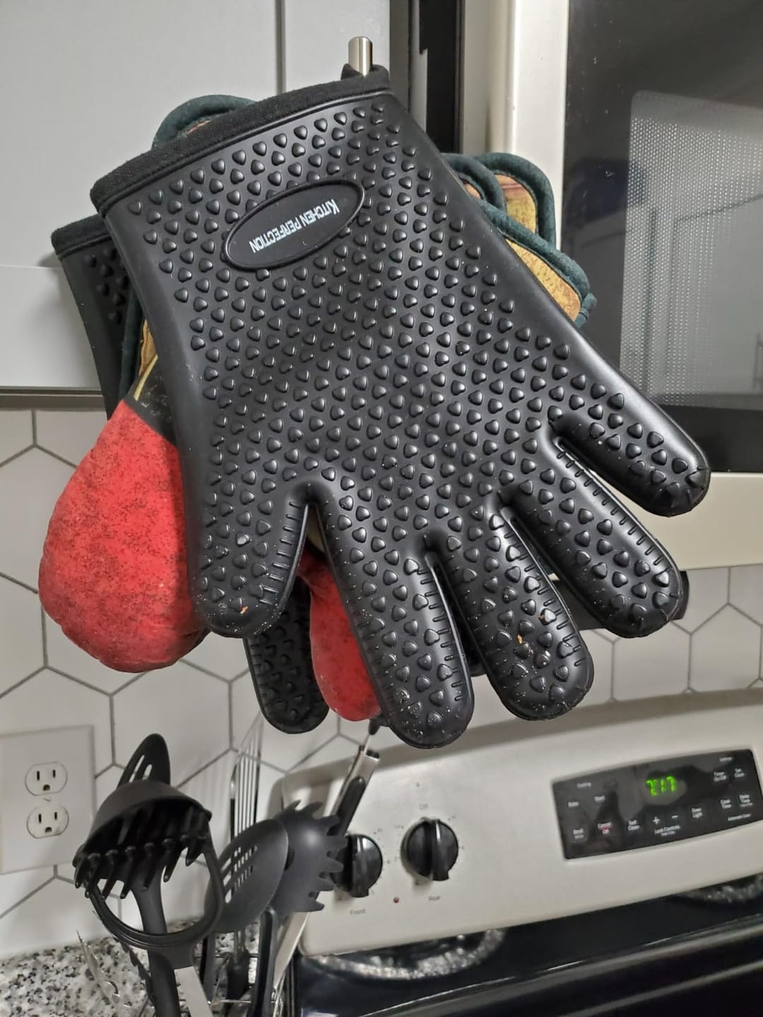 Customer photo review of Smoker Oven Gloves