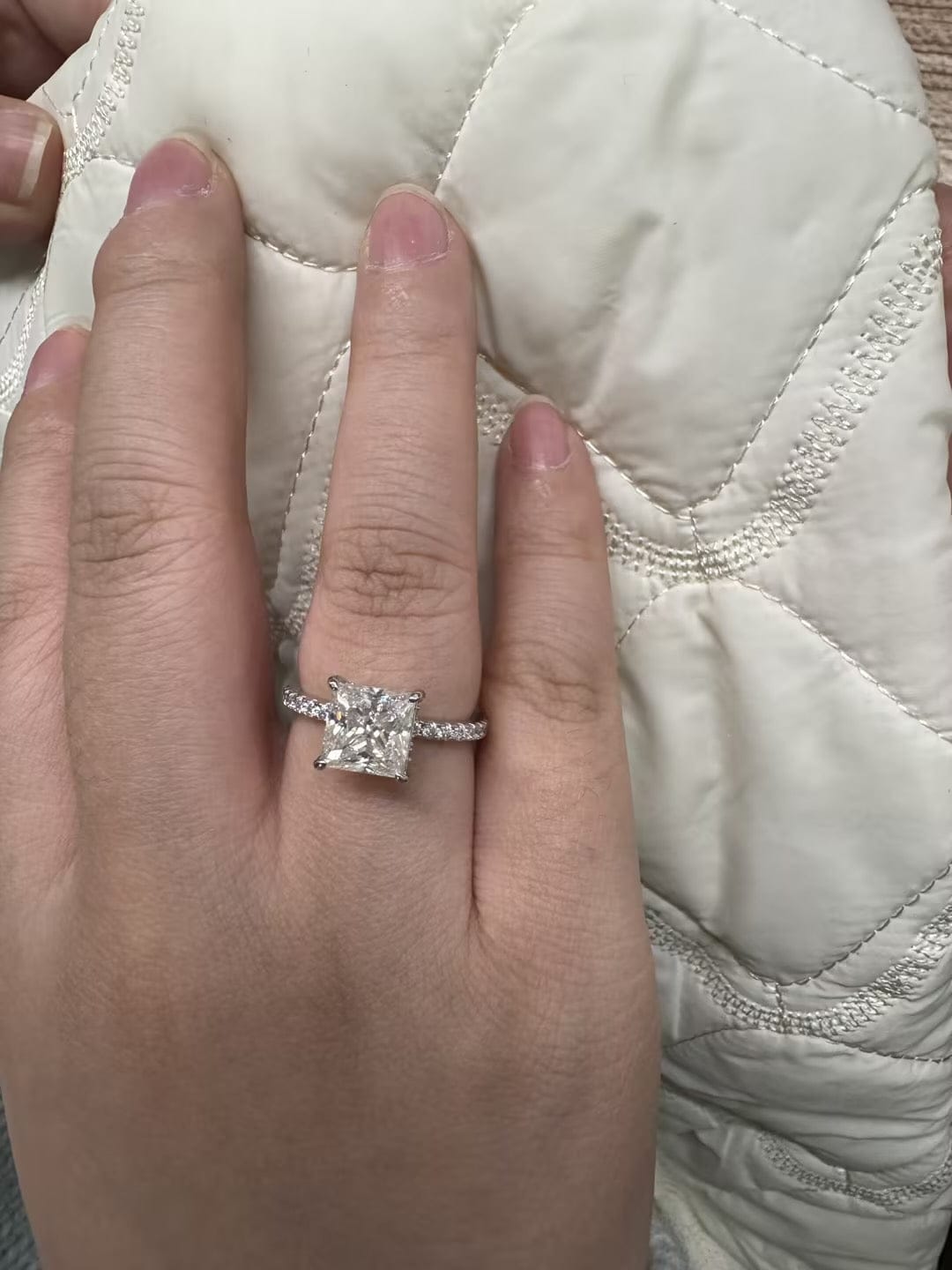 Customer photo review of Rodiffy Moissanite 2.0 Ct ～3.0 Ct Square Princess Cut Bridal Ring