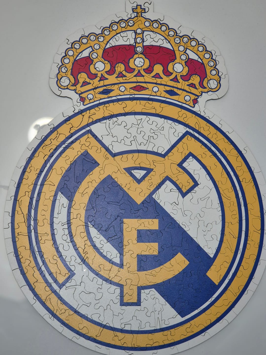 Customer photo review of Real Madrid CF® Logo - Rompecabezas de Madera