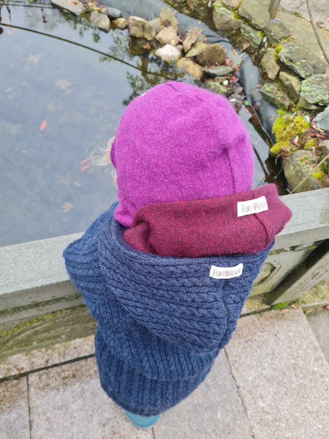 Customer photo review of Upcycling Kaschmir Hoodie dunkle Aubergine