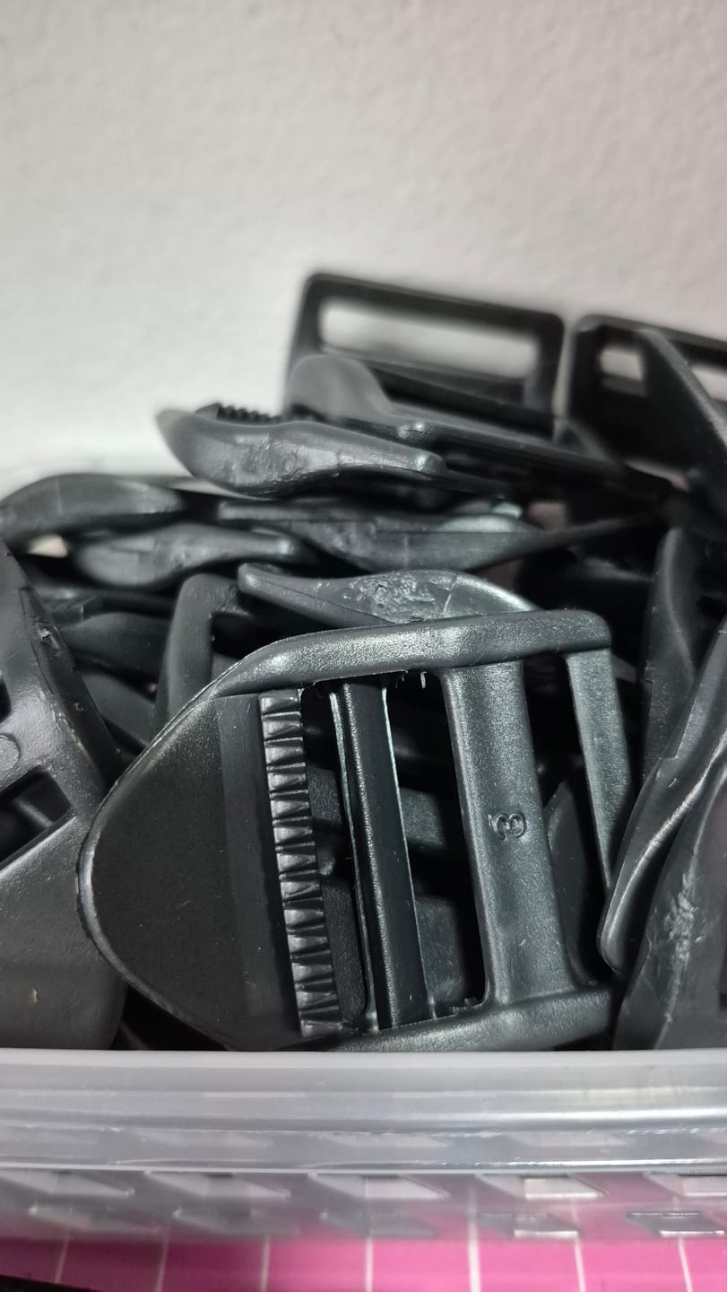 Customer photo review of REGULADOR CASTELINHO 30MM PRETO PACOTE COM 10 PEÇAS