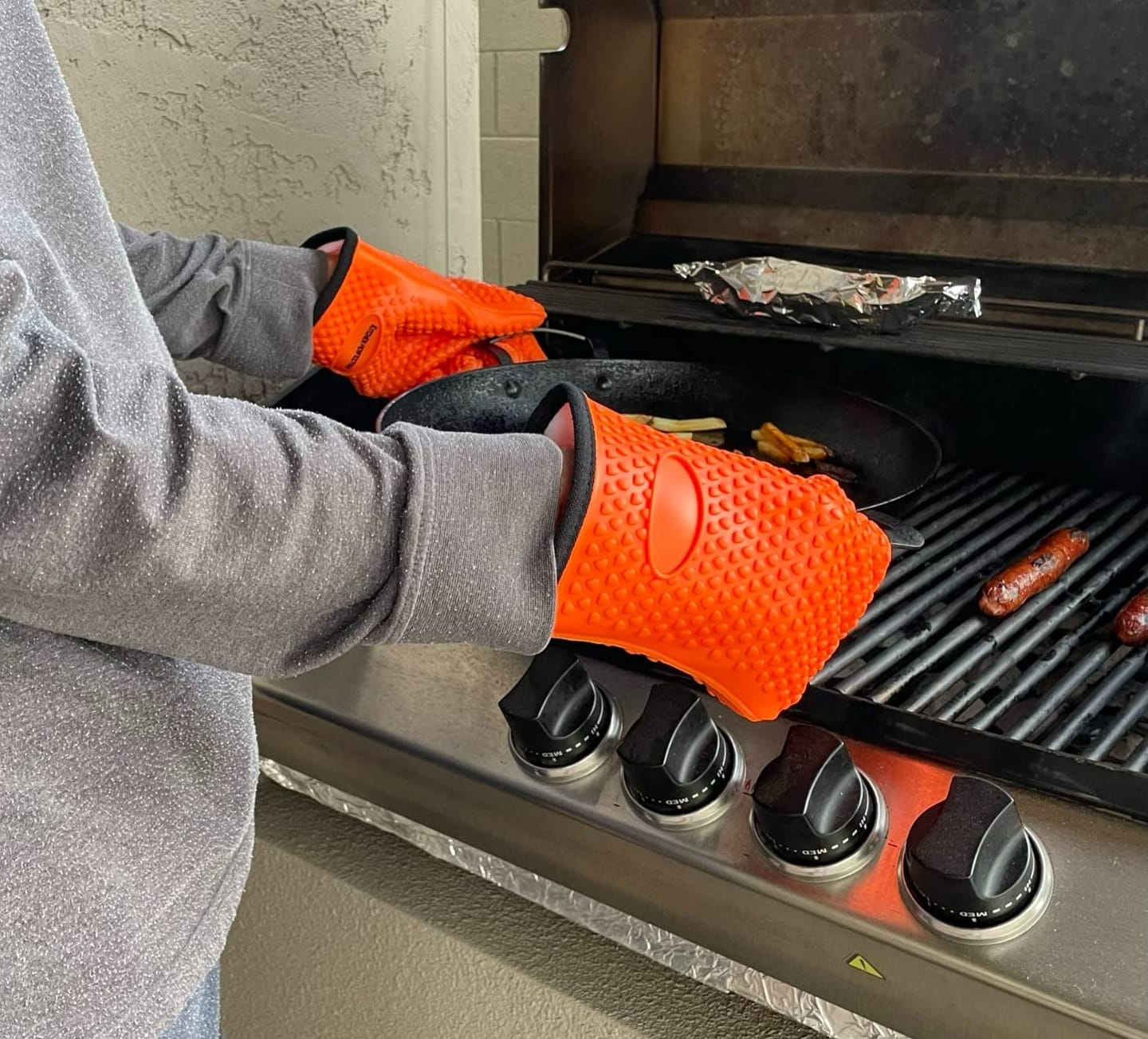 Customer photo review of Smoker Oven Gloves
