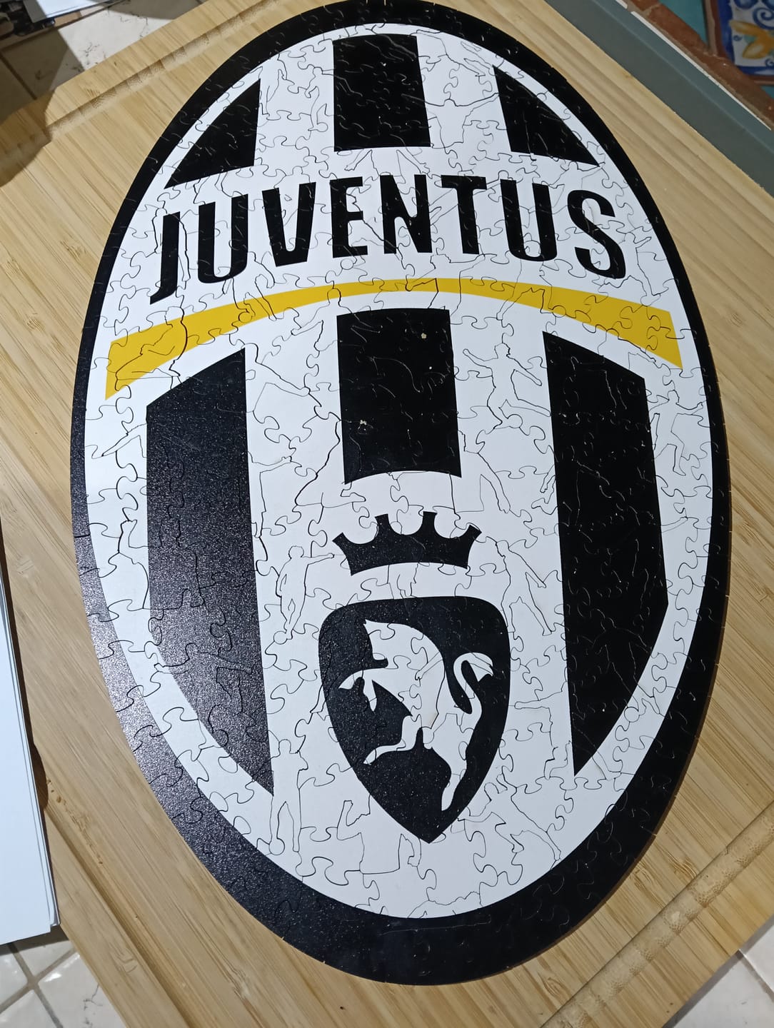 Customer photo review of Retro Logo Juventus® - Puzzle di Legno