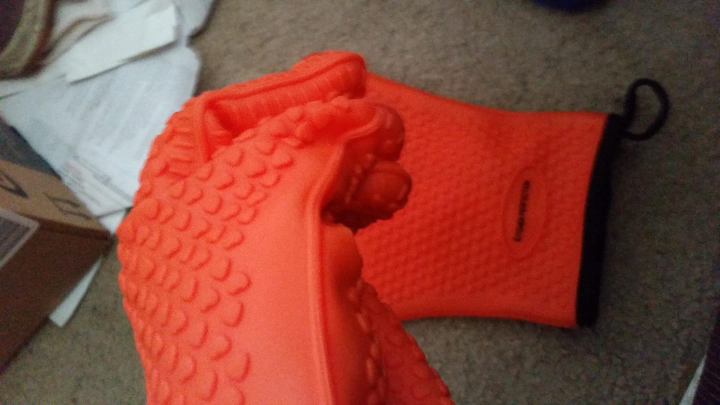 Customer photo review of Smoker Oven Gloves