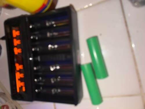 Customer photo review of Efest LUC V6 6 Bay LCD Battery Charger